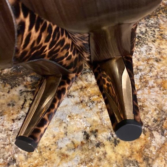 NWOT Stuart Weitzman Pump - Picture 6 of 8